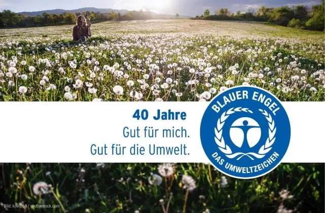 Poster mit Frau auf einer Wiese mit Pusteblumen. Slogan: 40 Jahre, Gut für mich. Gut für die Umwelt.